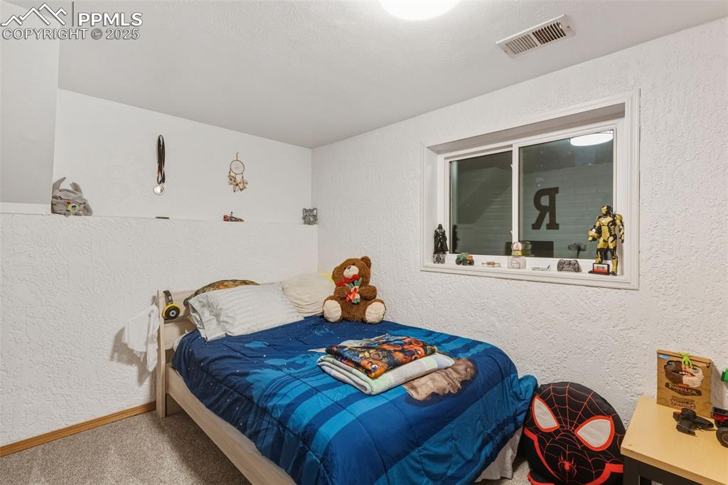 Image 31 of 37: Bedroom