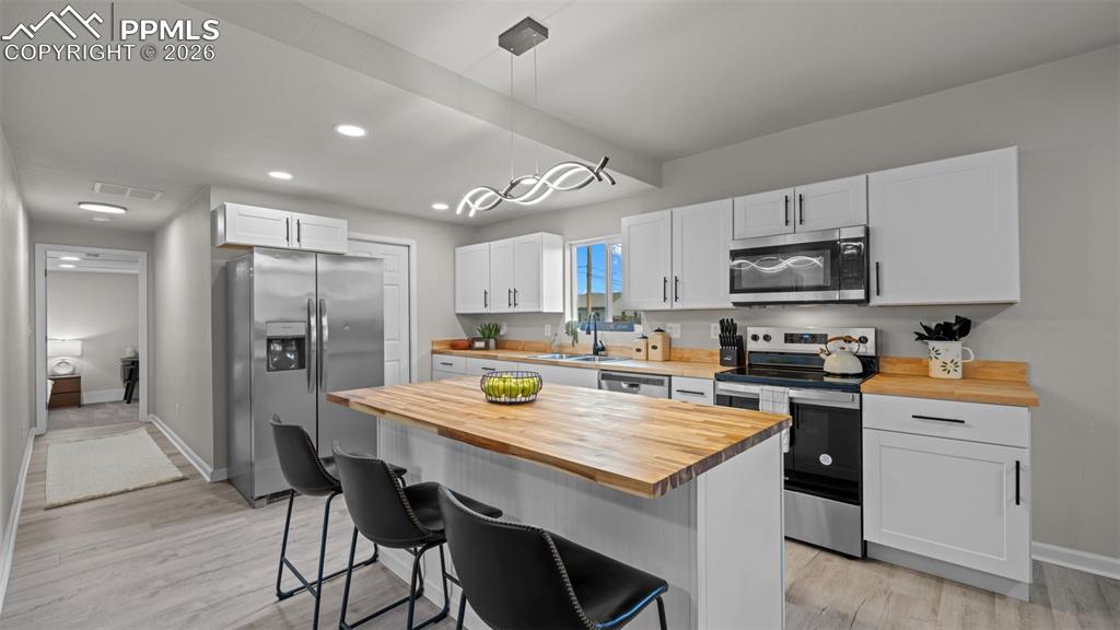 Image 10 of 37: Kitchen