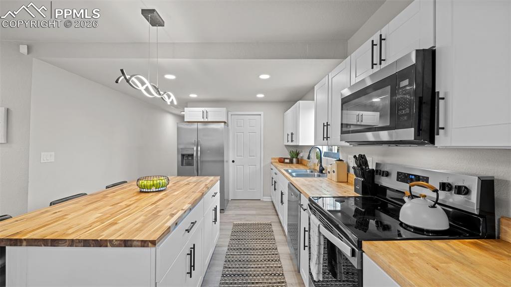 Image 11 of 37: Kitchen