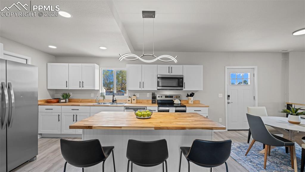 Image 12 of 37: Kitchen