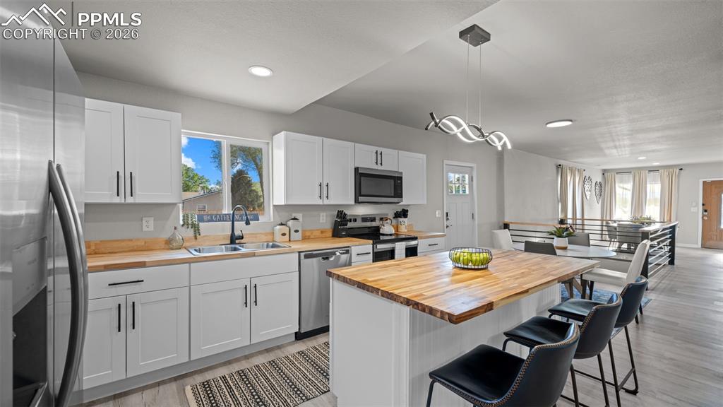 Image 13 of 37: Kitchen