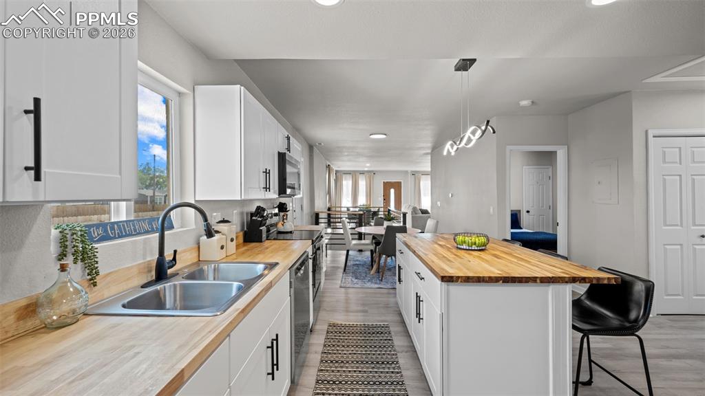 Image 14 of 37: Kitchen