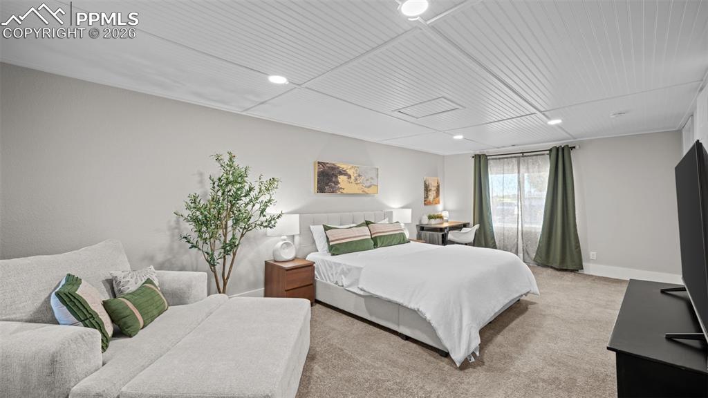 Image 20 of 37: Master Bedroom