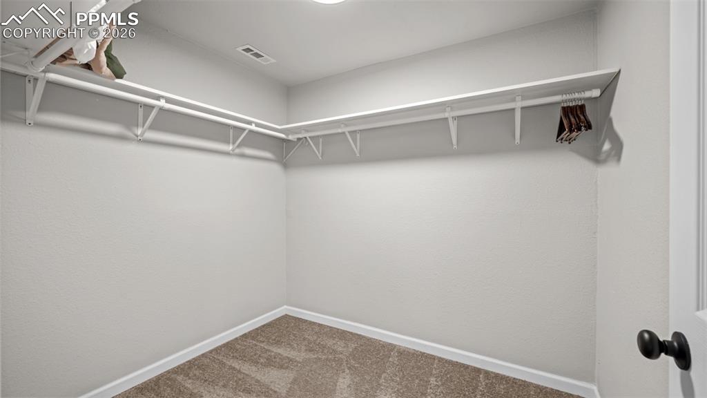 Image 21 of 37: Closet