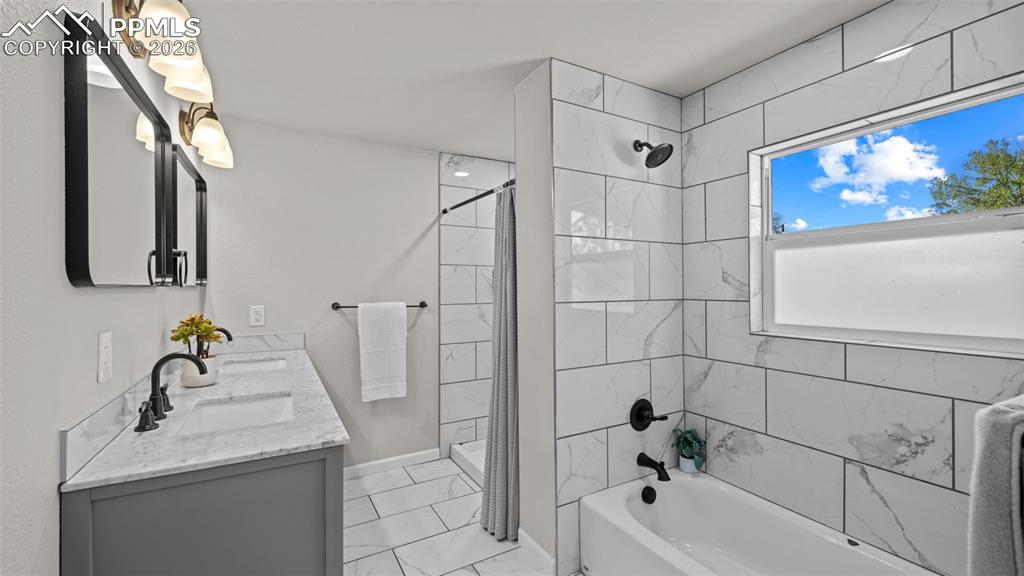 Image 22 of 37: Master Bathroom