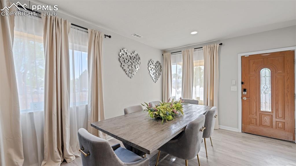 Image 5 of 37: Dining Area