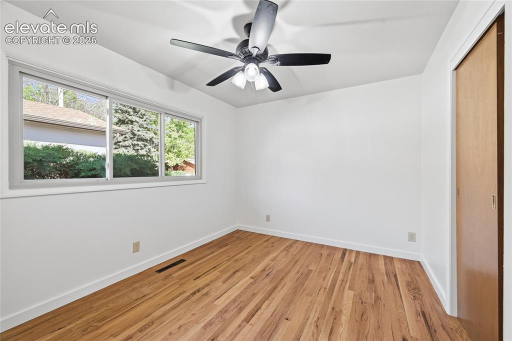 Image 16 of 33: Bedroom