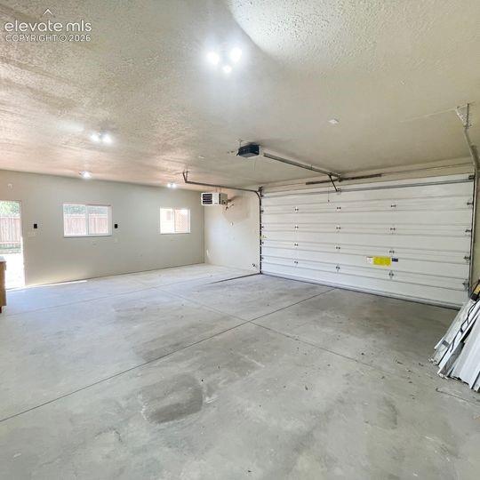 Image 33 of 33: Garage