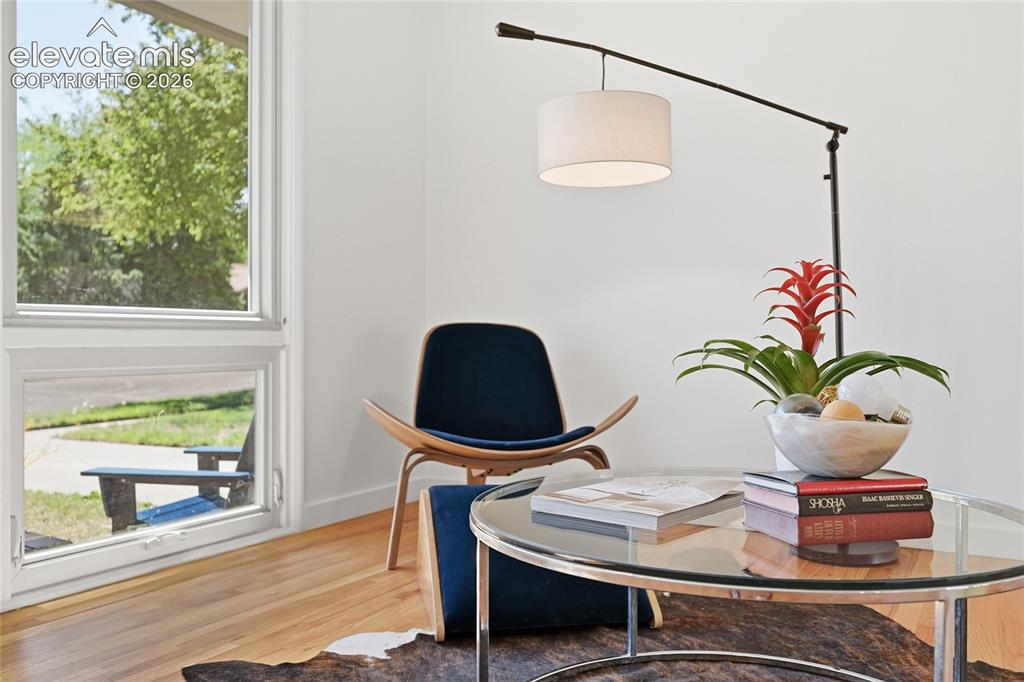 Image 8 of 33: Sitting Room