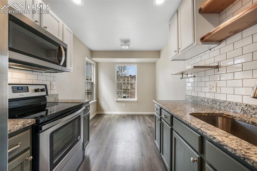 Image 11 of 48: Sitting Room