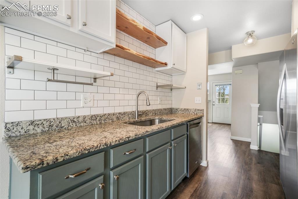 Image 13 of 48: Kitchen