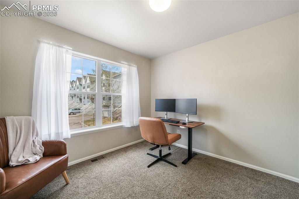 Image 19 of 48: Kitchen