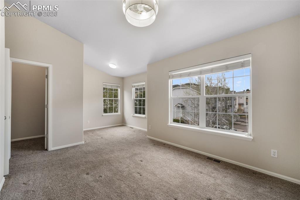 Image 23 of 48: Office