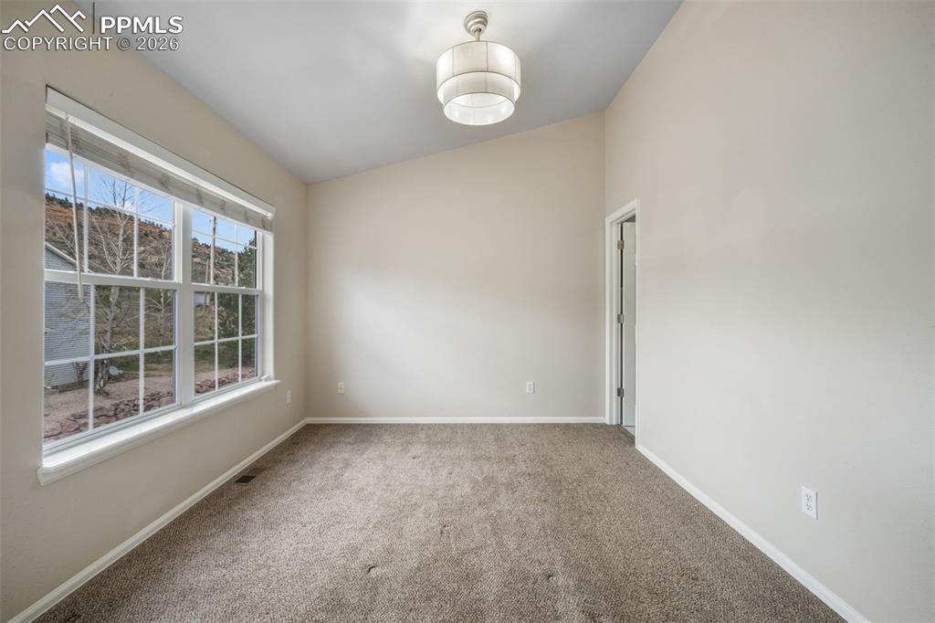 Image 25 of 48: Bathroom