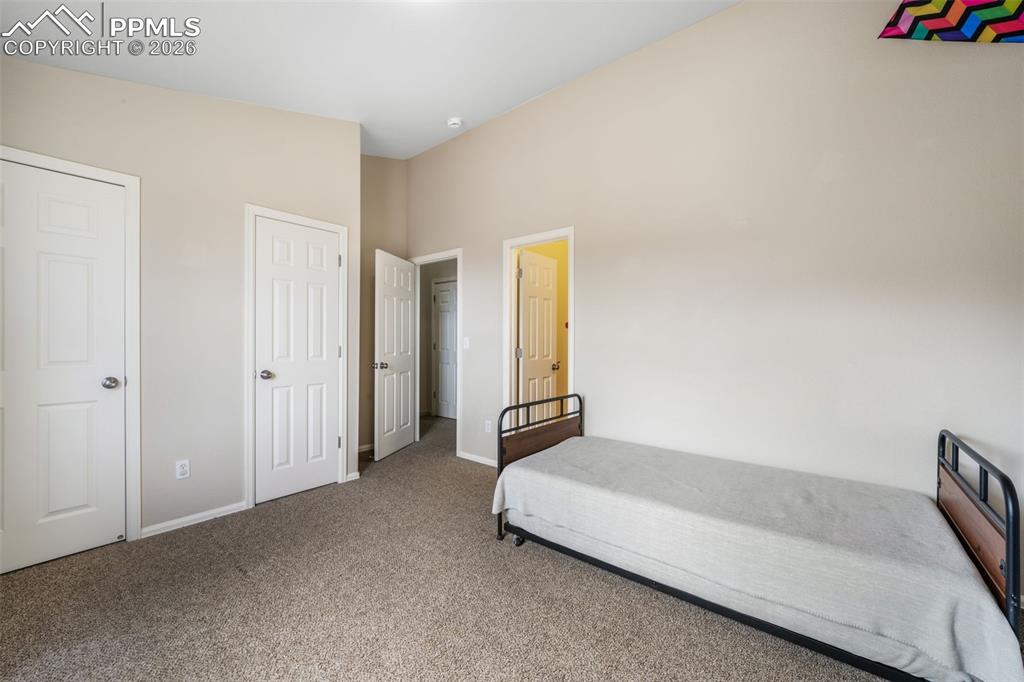 Image 35 of 48: Bedroom