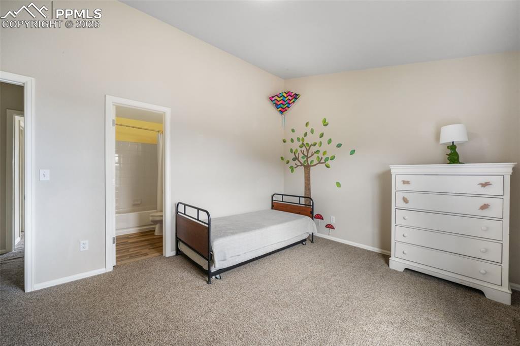 Image 36 of 48: Bathroom