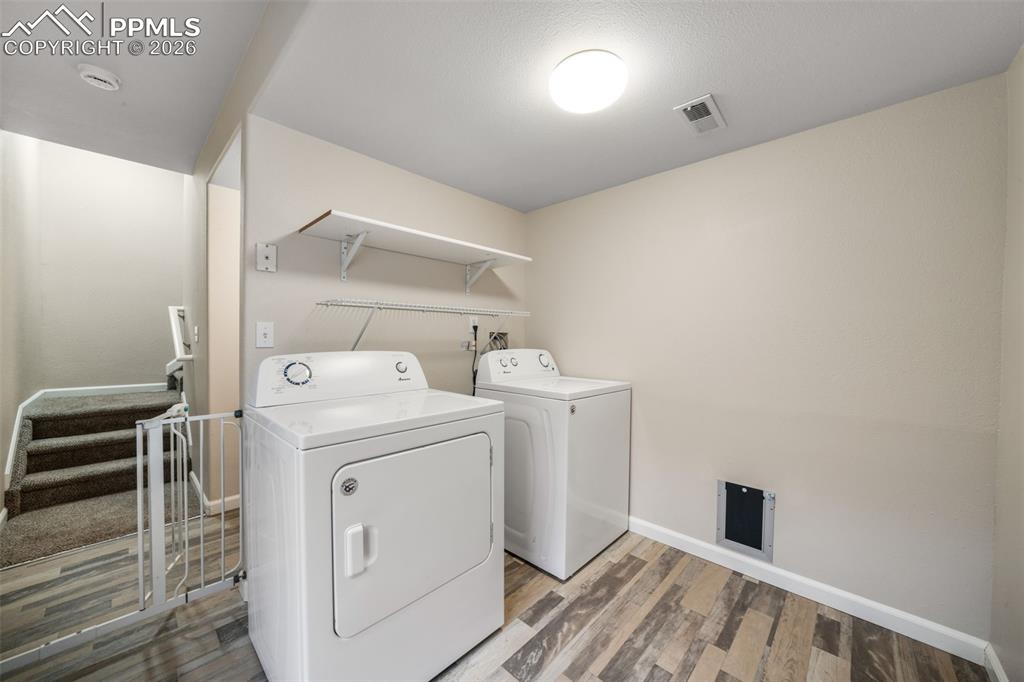 Image 39 of 48: Bedroom