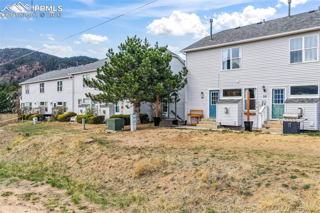 Image 41 of 48: Bedroom