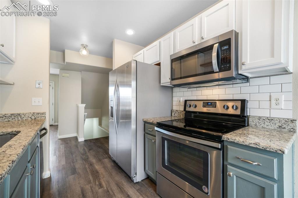 Image 9 of 48: Living Room