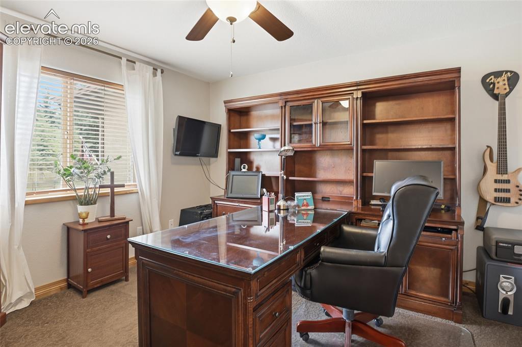 Image 10 of 50: Office