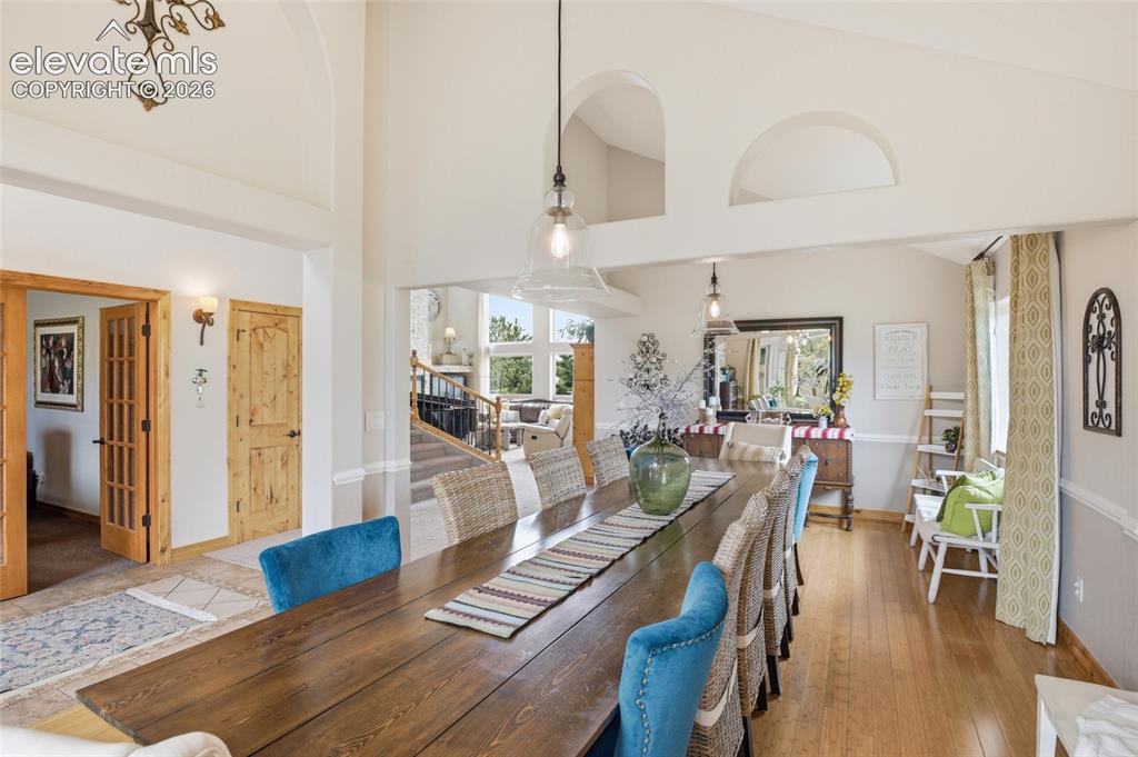 Image 9 of 50: Dining Area