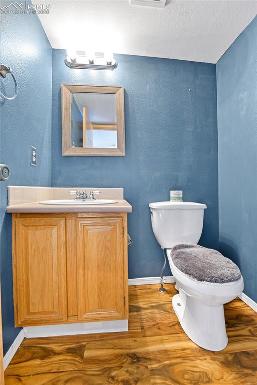 Image 16 of 32: Main Level Half Bath