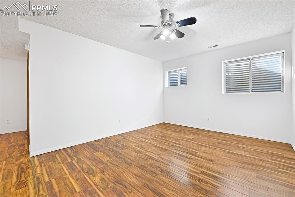 Image 28 of 32: Bedroom #3 -