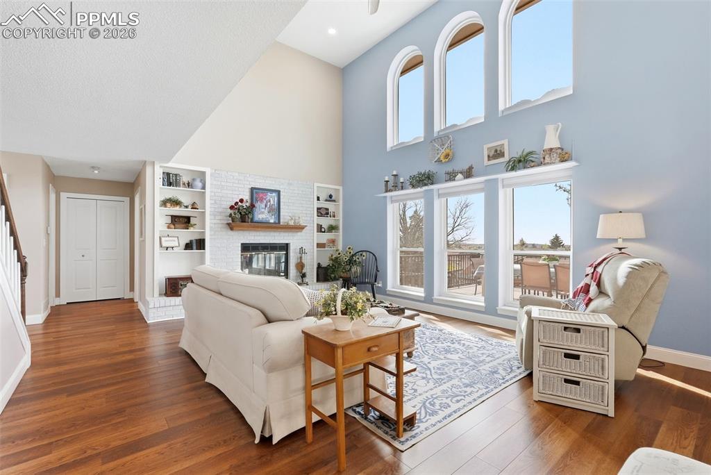 Image 10 of 50: Living Room