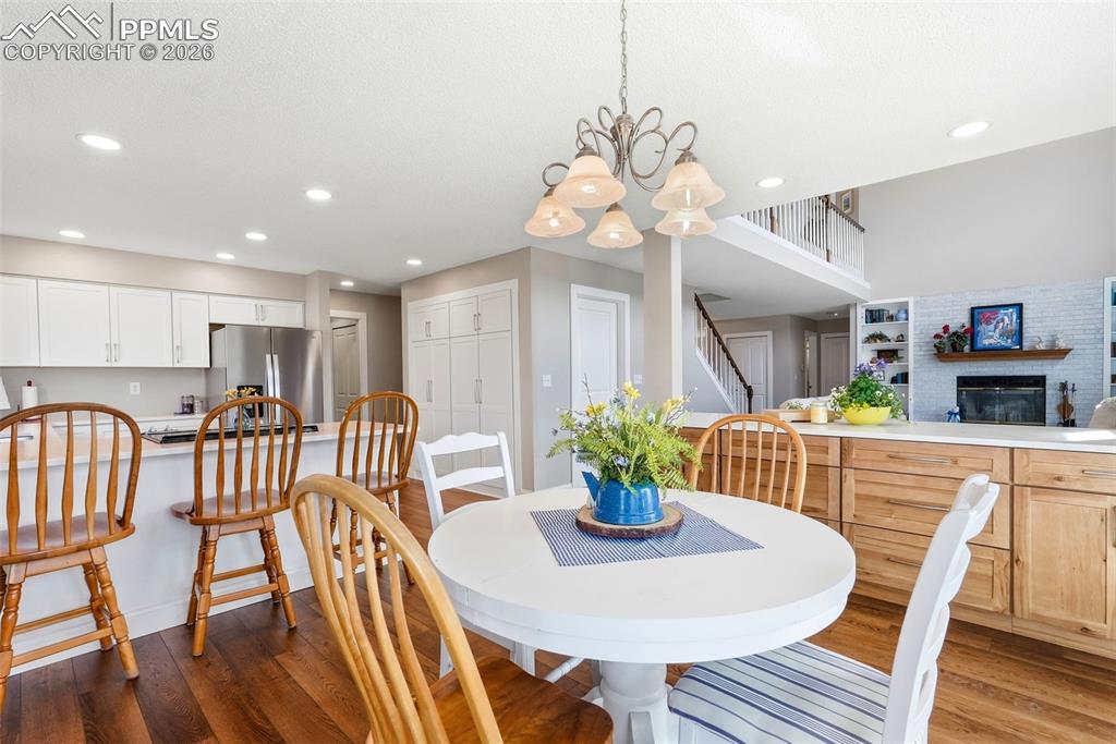 Image 19 of 50: Dining Area