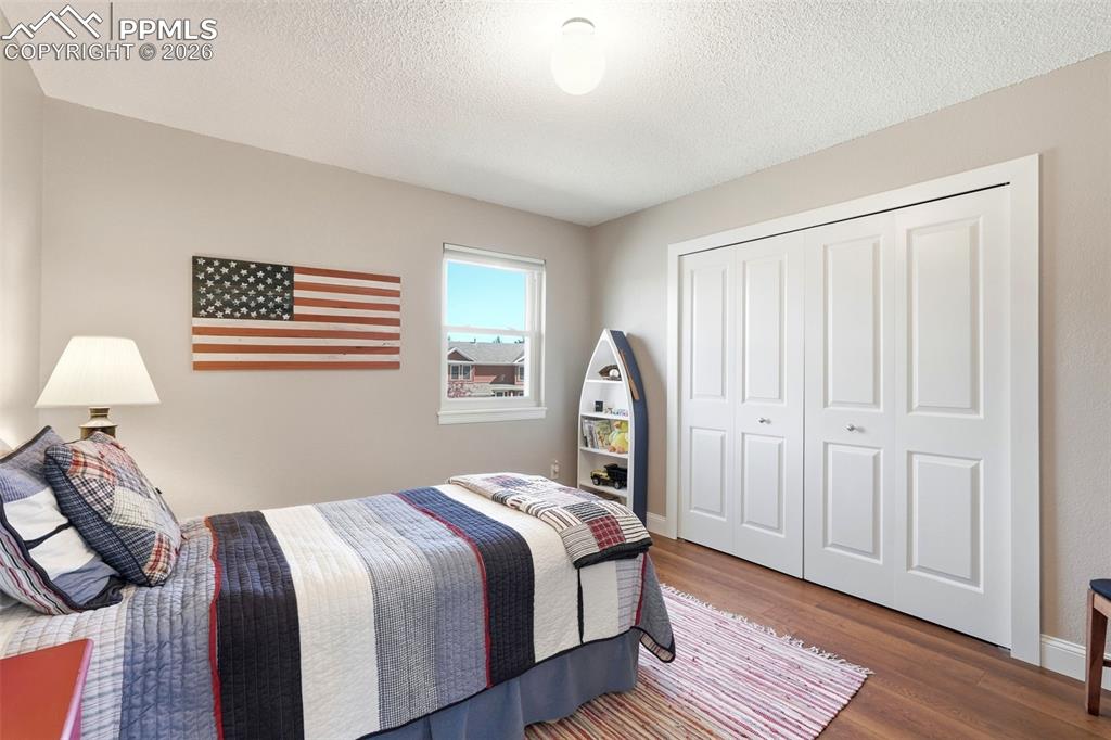 Image 22 of 50: Bedroom