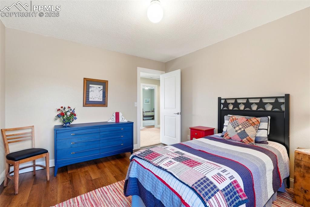 Image 23 of 50: Bedroom