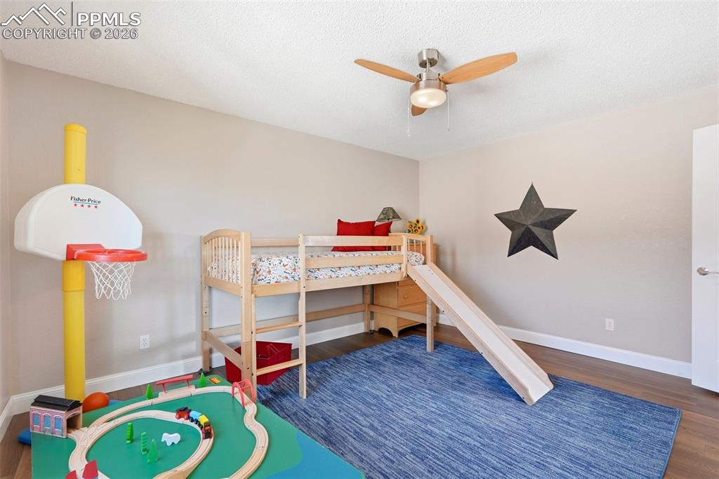 Image 24 of 50: Bedroom