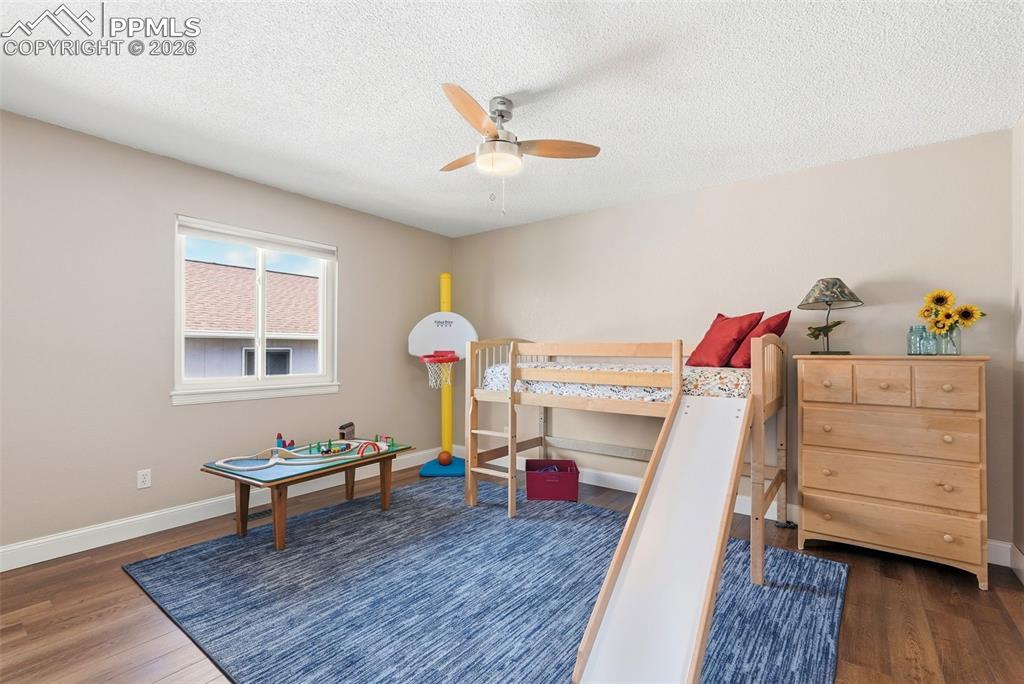 Image 25 of 50: Bedroom