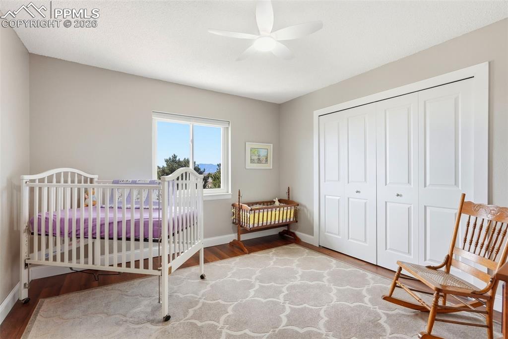 Image 26 of 50: Bedroom