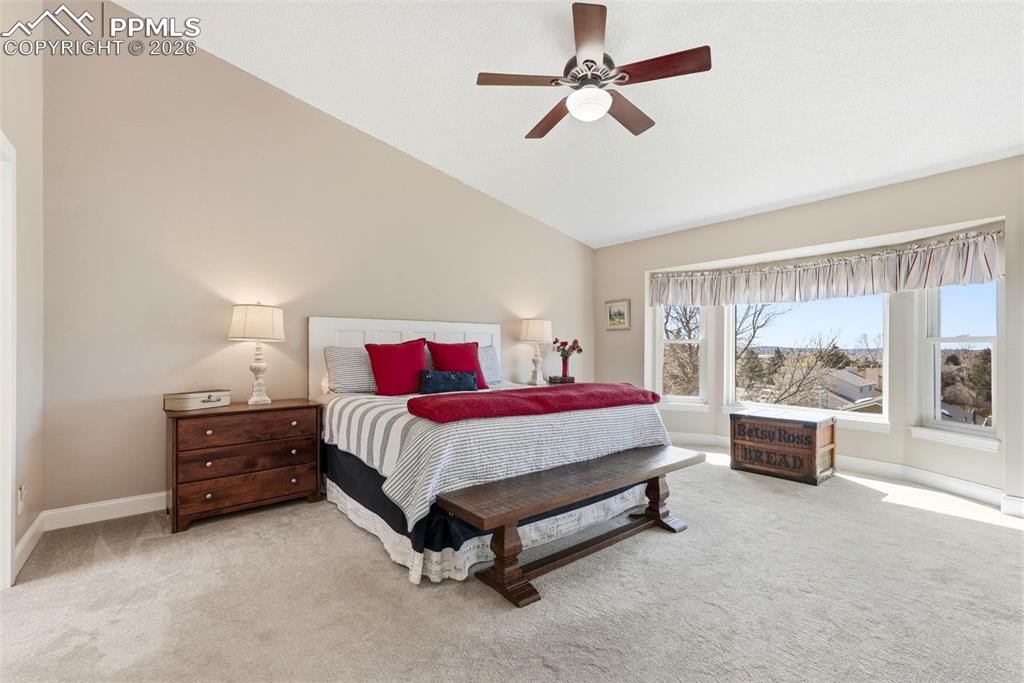 Image 30 of 50: Bedroom