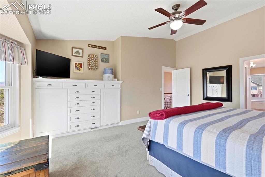 Image 32 of 50: Bedroom