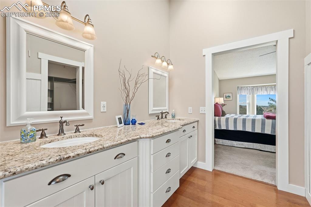 Image 38 of 50: Bathroom