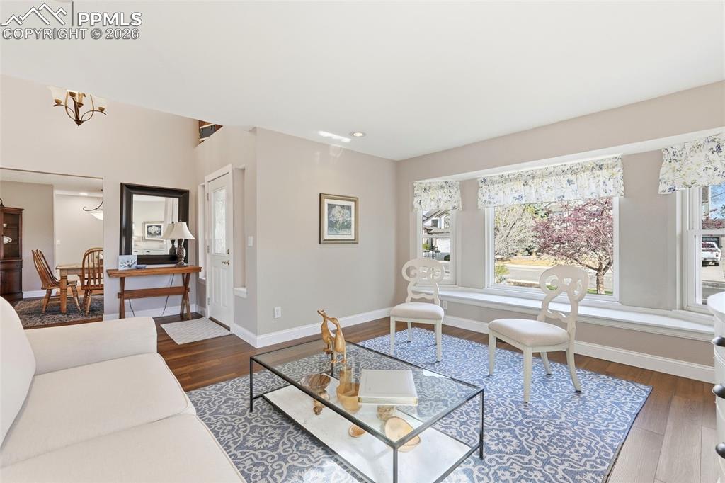 Image 4 of 50: Living Room