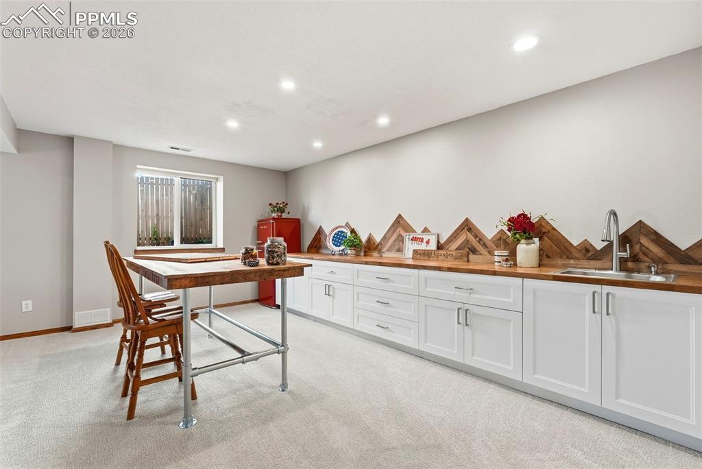 Image 40 of 50: Dining Area