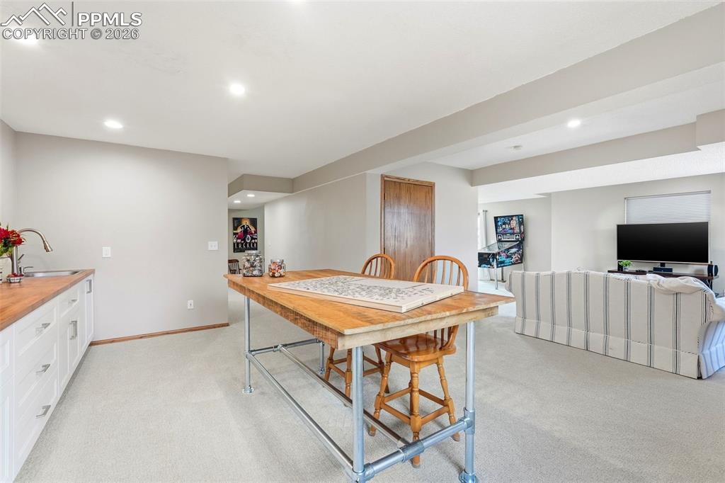 Image 42 of 50: Dining Area