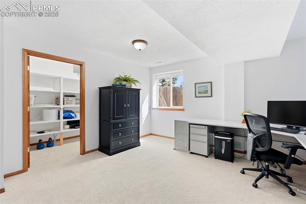 Image 44 of 50: Office