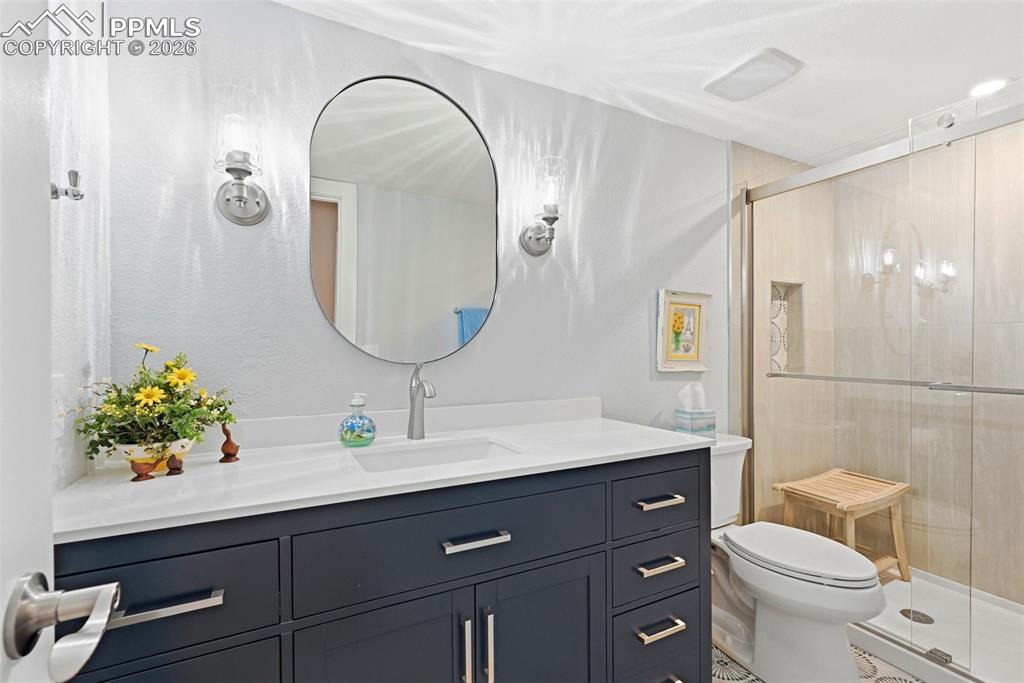 Image 7 of 50: Bathroom