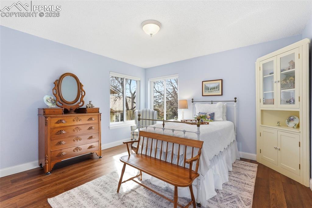 Image 8 of 50: Bedroom