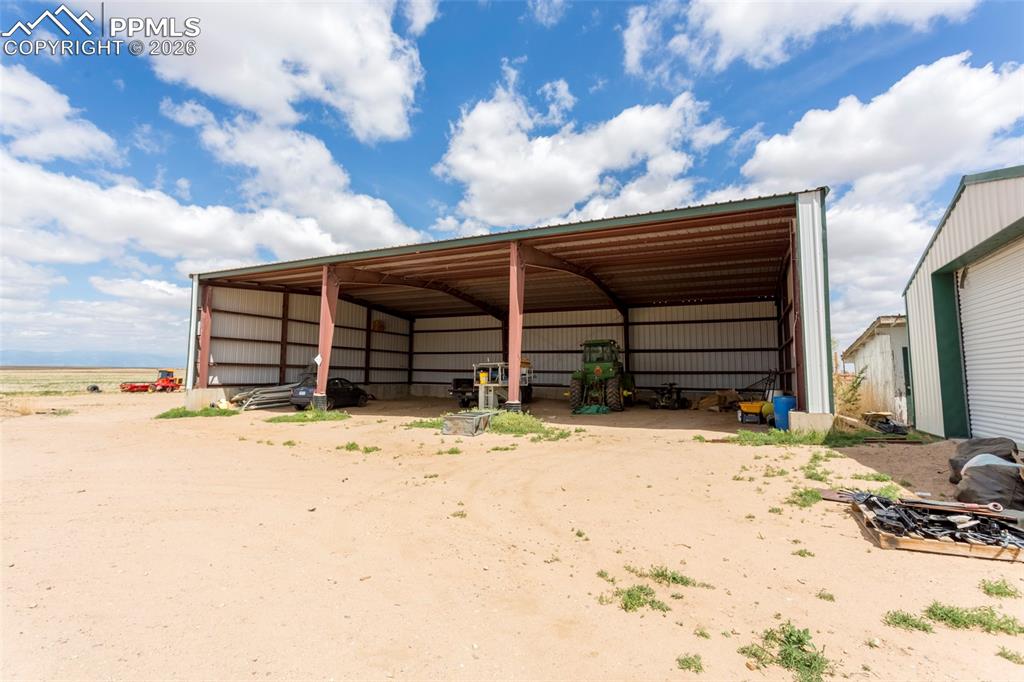 Image 15 of 30: Parking