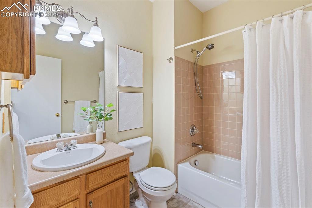 Image 13 of 24: Bathroom