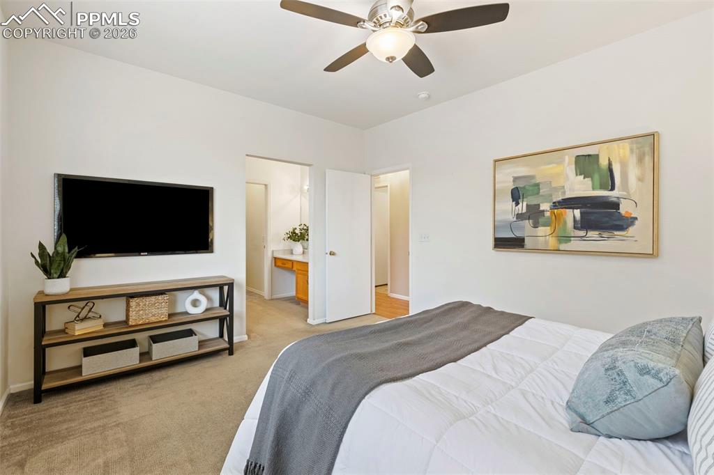 Image 15 of 24: Bedroom
