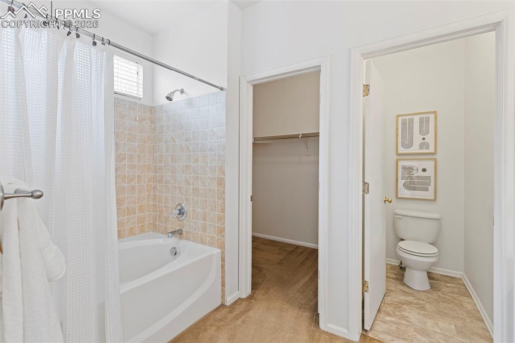 Image 17 of 24: Bathroom