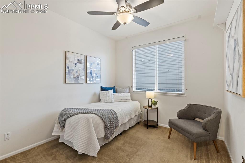 Image 19 of 24: Bedroom