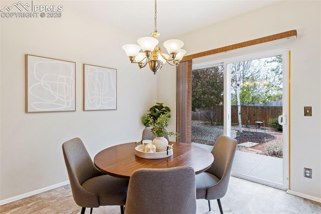 Image 7 of 24: Dining Area