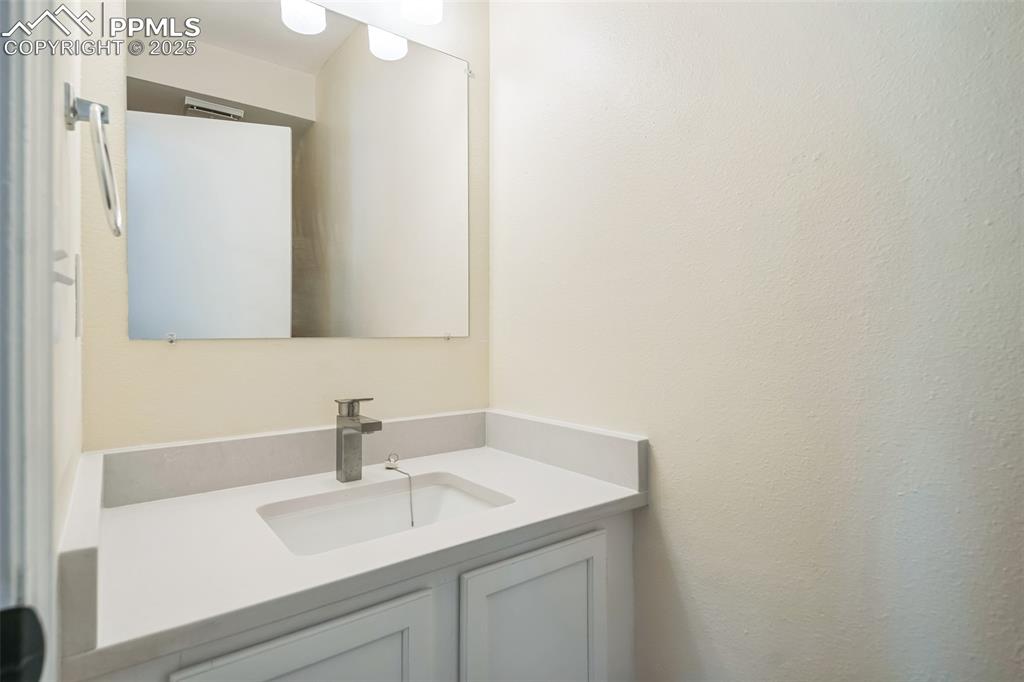 Image 15 of 31: Bathroom